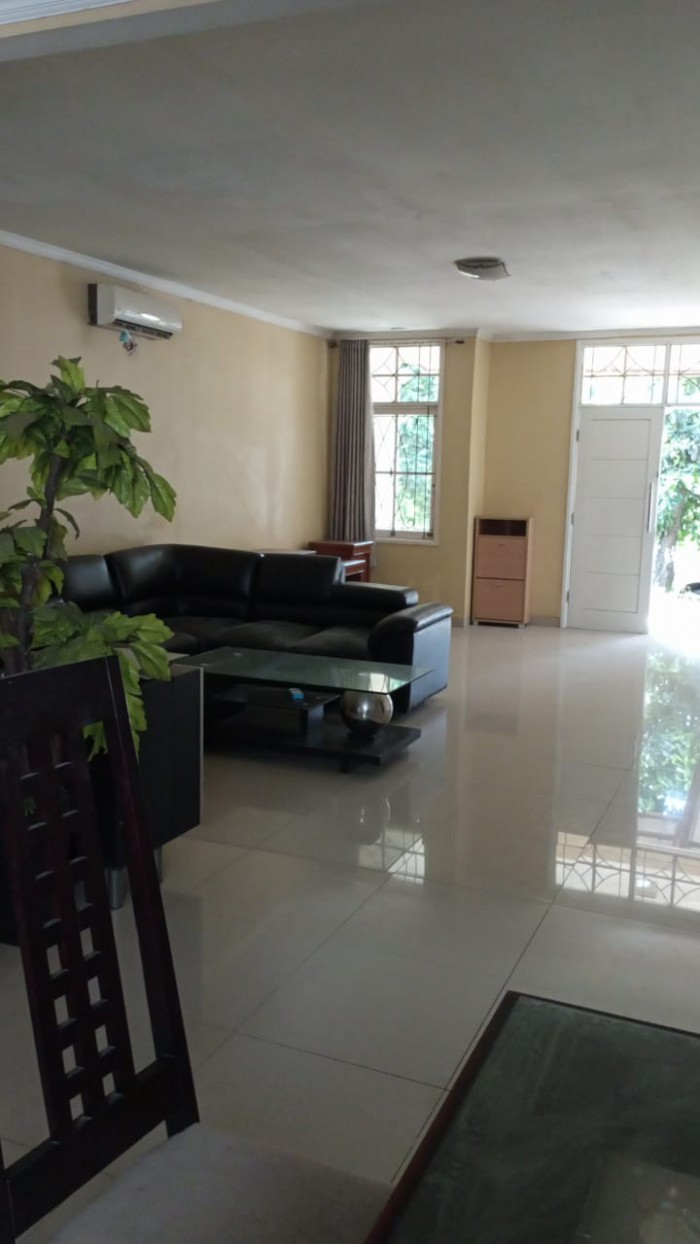 Rumah Disewakan Semi Furnished di Taman Beverly Lippo Cikarang